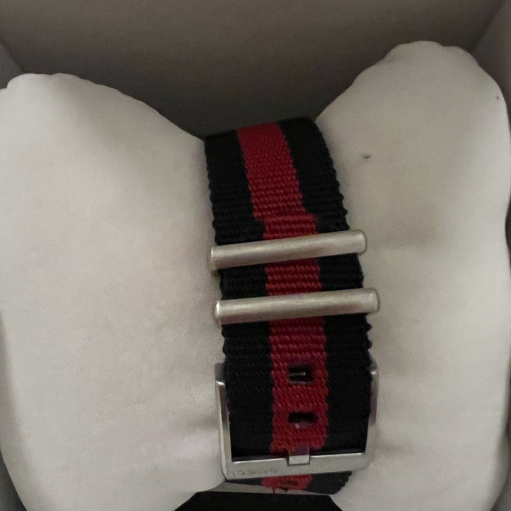 Gently Used Gucci Swiss Blue/Red Nylon Strap 41mm - Picture 4 of 8